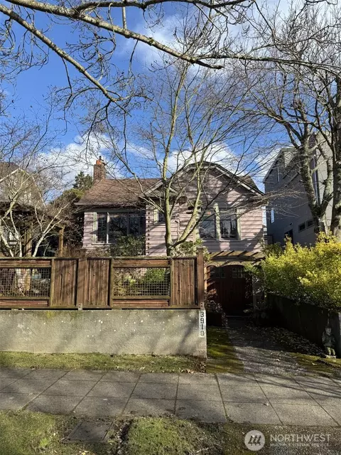 3910 42nd Ave SW, Seattle, WA 98116