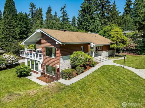 18609 41st Pl NE, Lake Forest Park, WA 98155