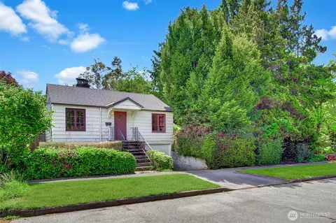 725 N 92nd St, Seattle, WA 98103