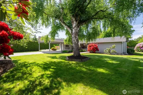 1215 S Walnut St, Burlington, WA 98233