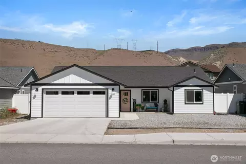 5689 Penn Ave, Rock Island, WA 98850