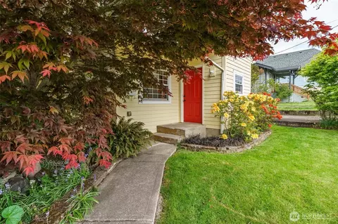 303 Crawford St, Kelso, WA 98626