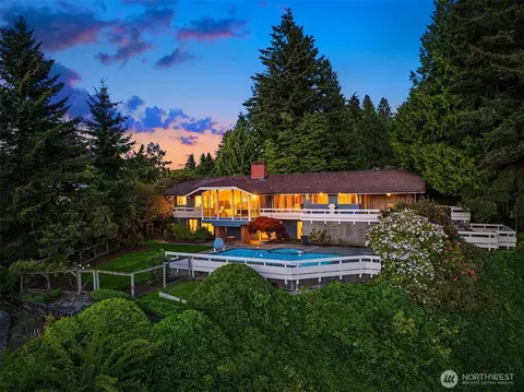 660 SW 199th Pl, Normandy Park, WA 98166