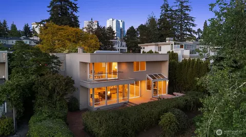 9843 NE First St, Bellevue, WA 98004