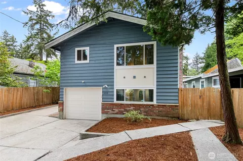 14008 Roslyn Pl N, Seattle, WA 98133