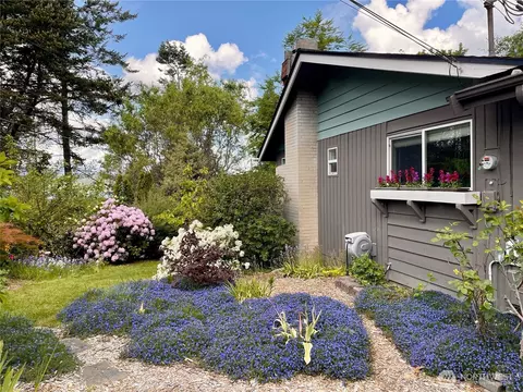 26800 NW Edgewater Blvd, Poulsbo, WA 98370