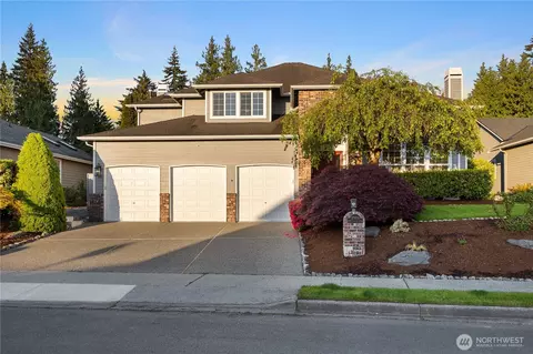 17905 W Country Club Dr, Arlington, WA 98223