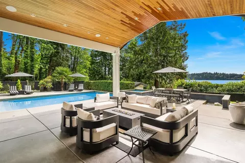 4207 Holly Ln, Mercer Island, WA 98040