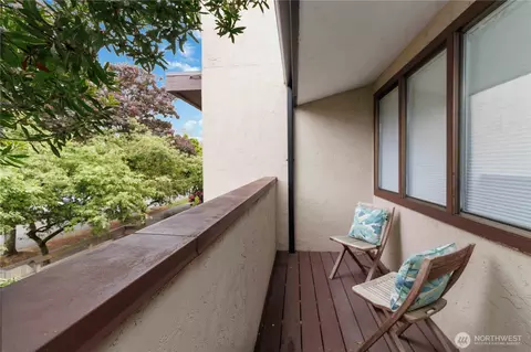 Exterior - 2011 42nd Ave E #5, Seattle, WA 98112 photo 3 of 7