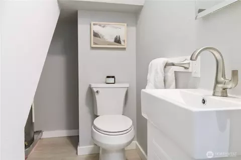 Bath - 2011 42nd Ave E #5, Seattle, WA 98112 photo 1 of 2