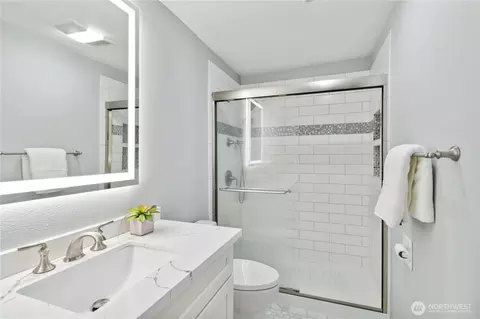 Bath - 2011 42nd Ave E #5, Seattle, WA 98112 photo 2 of 2
