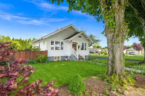 8490 Benson Rd, Lynden, WA 98264