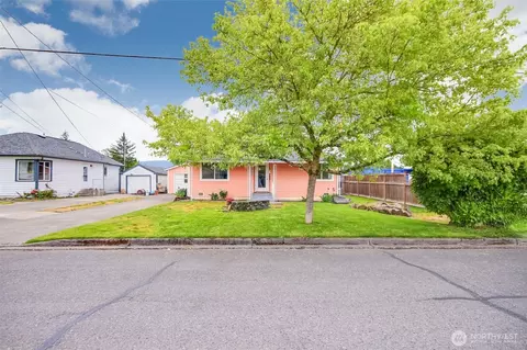 825 Myrtine St, Enumclaw, WA 98022 photo 2