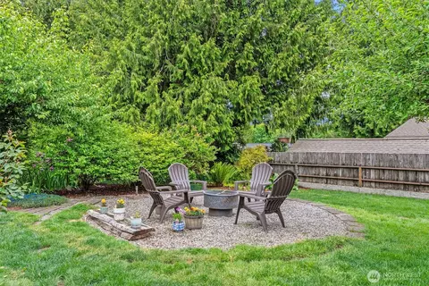 Exterior - 126 E Canyon View Dr, Longview, WA 98632 photo 2 of 8