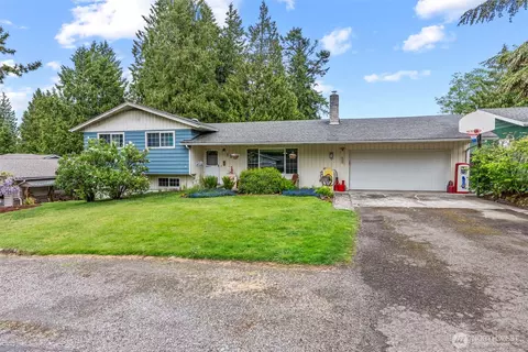 126 E Canyon View Dr, Longview, WA 98632