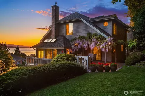 9509 Forest Dell Dr, Edmonds, WA 98020