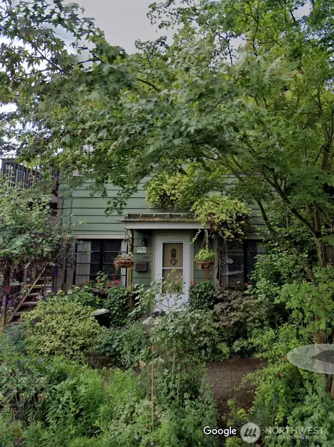 1061 E 1063 E Lynn St, Seattle, WA 98102