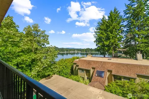 921 Pershing Ave #203, Bremerton, WA 98312