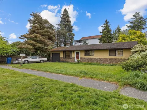 Exterior - 731 N 86th St, Seattle, WA 98103 photo 2 of 5