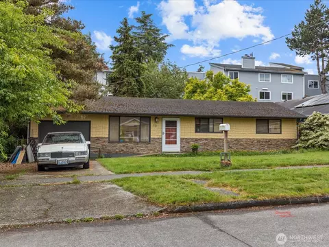 Exterior - 731 N 86th St, Seattle, WA 98103 photo 3 of 5