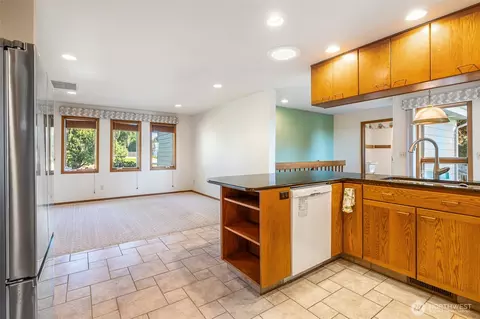 Living - 8920 Franklin Rd, Pasco, WA 99301 photo 1 of 6