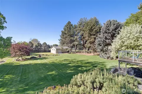 Exterior - 8920 Franklin Rd, Pasco, WA 99301 photo 5 of 9