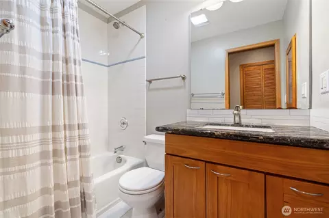 Bath - 8920 Franklin Rd, Pasco, WA 99301 photo 3 of 4
