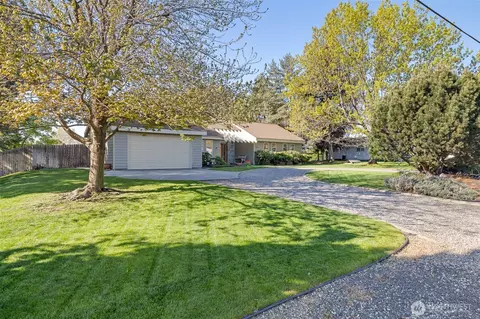 Exterior - 8920 Franklin Rd, Pasco, WA 99301 photo 6 of 9