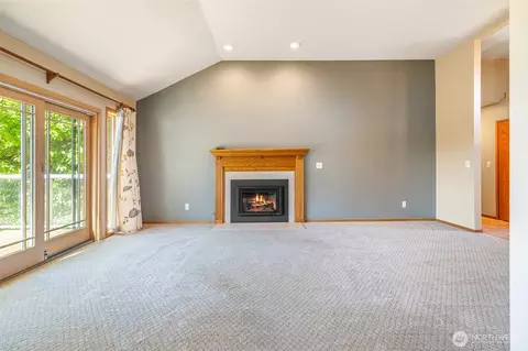 Living - 8920 Franklin Rd, Pasco, WA 99301 photo 3 of 6