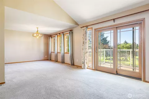 Living - 8920 Franklin Rd, Pasco, WA 99301 photo 5 of 6