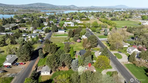 View/Area - 8920 Franklin Rd, Pasco, WA 99301 photo 4 of 4
