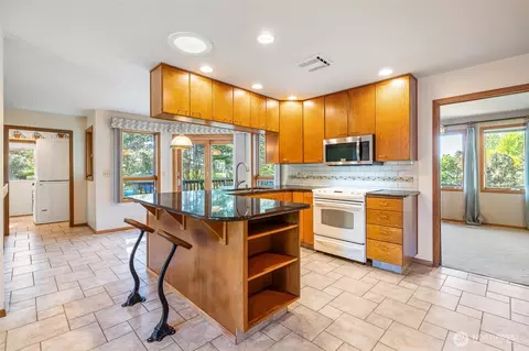 Kitchen - 8920 Franklin Rd, Pasco, WA 99301 photo 2 of 2