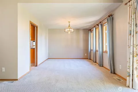 Living - 8920 Franklin Rd, Pasco, WA 99301 photo 6 of 6