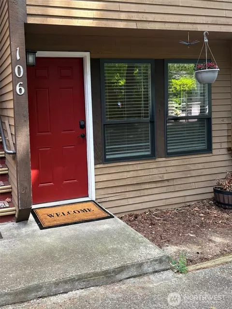 1101 SW Harrier Cir #106, Oak Harbor, WA 98277
