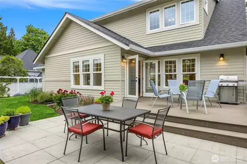 1241 Cherry Ave NE, Bainbridge Island, WA 98110
