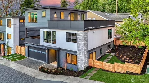 11220 NE 67th St #2, Kirkland, WA 98033