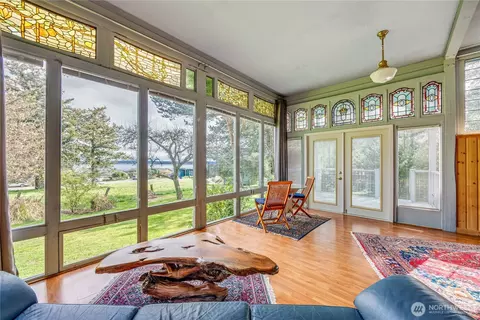 149 Sheridan St, Port Townsend, WA 98368