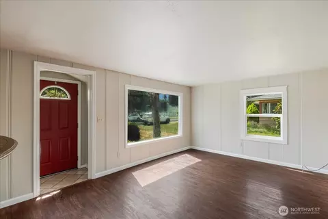 Living - 3270 Pine St, Longview, WA 98632 photo 1 of 5