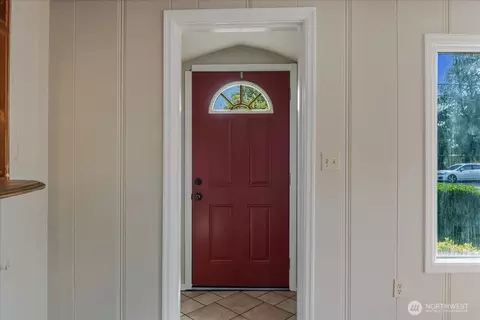 Entry Way - 3270 Pine St, Longview, WA 98632 photo 2 of 2
