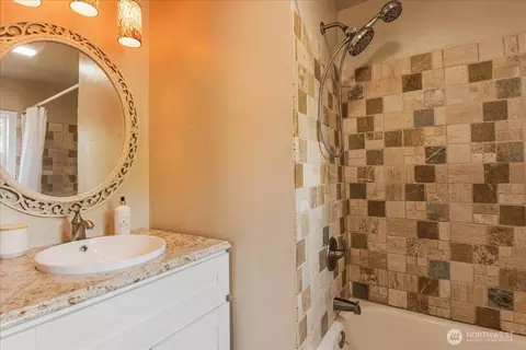 Bath - 3270 Pine St, Longview, WA 98632 photo 1 of 2