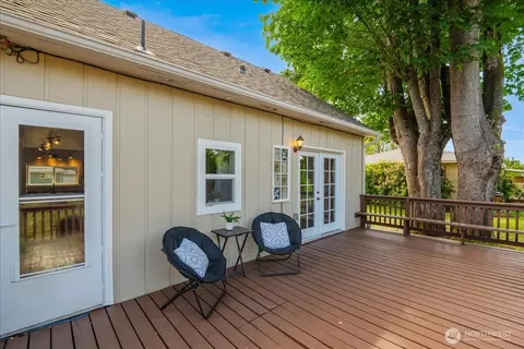 Exterior - 3270 Pine St, Longview, WA 98632 photo 4 of 7
