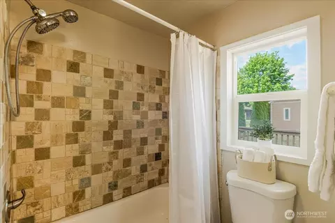 Bath - 3270 Pine St, Longview, WA 98632 photo 2 of 2