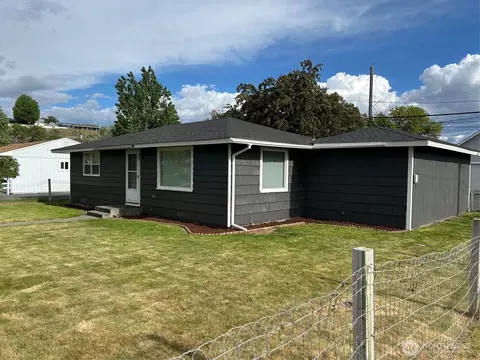 261 Pioneer Ave SE, Ephrata, WA 98823