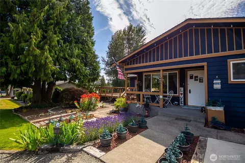 241 9th St, Blaine, WA 98230