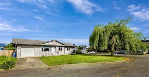2427 E Kincaid St, Mount Vernon, WA 98274