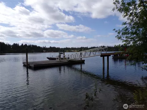 16 Loch Ln SW, Lakewood, WA 98499