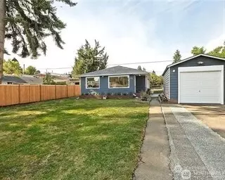 928 N 101st St, Seattle, WA 98133