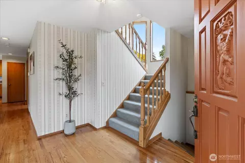 732 Cedar St, Edmonds, WA 98020 photo 2