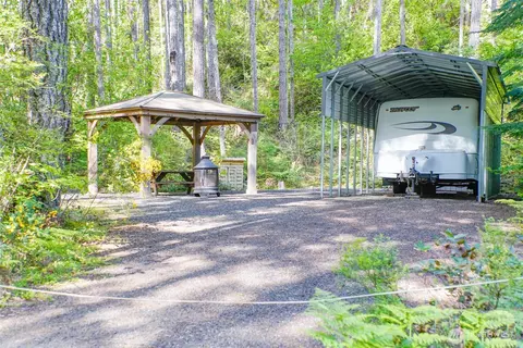 430 N Dow Creek Dr, Hoodsport, WA 98548