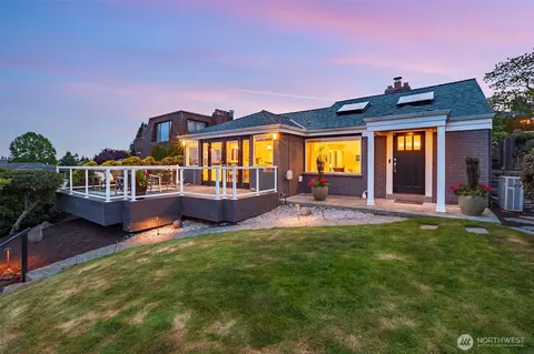 2559 24th Ave W, Seattle, WA 98199